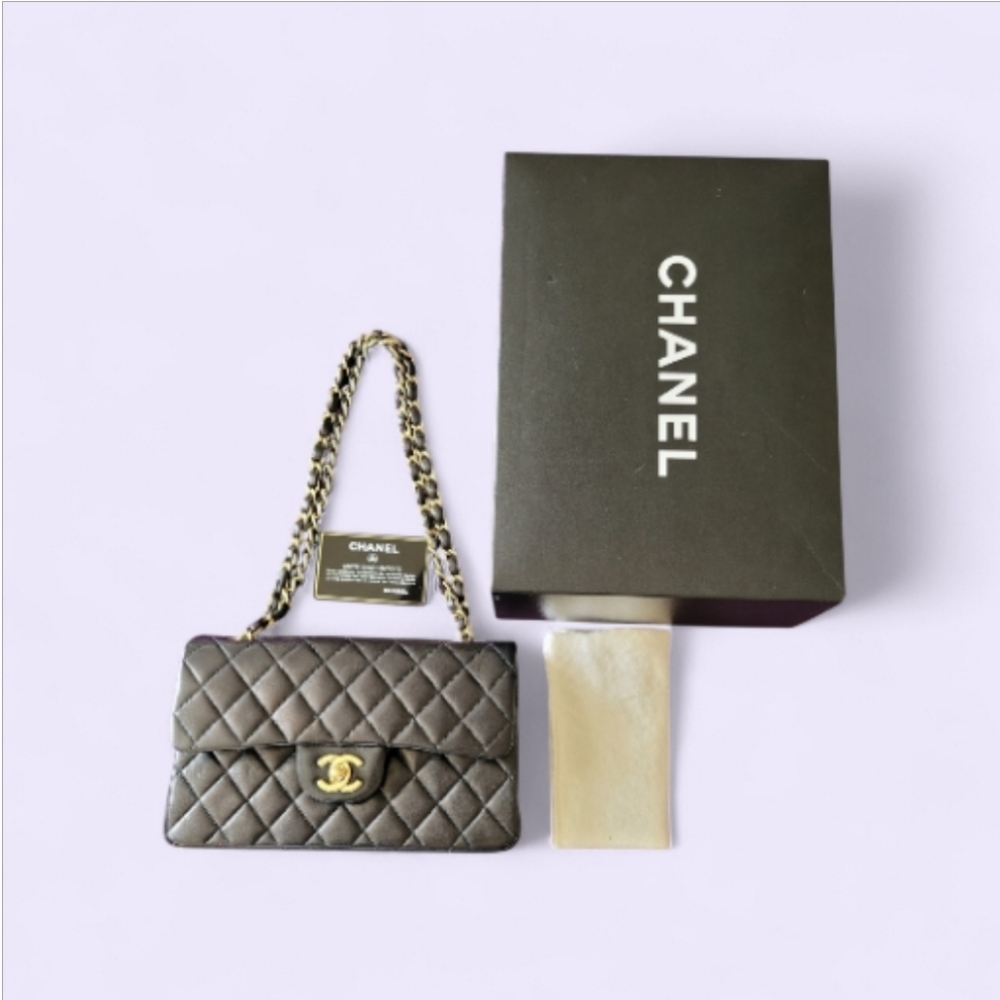 Chanel Black Quilted Shoulder Bag with Gold Chain